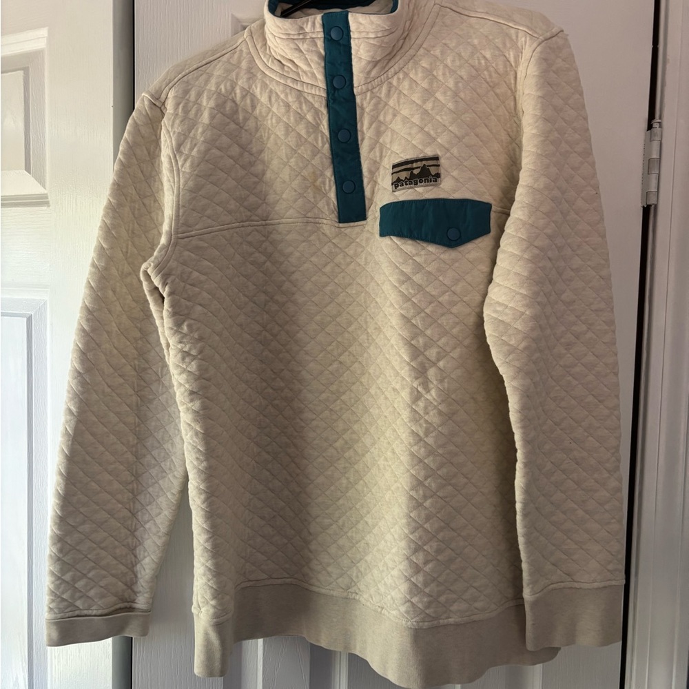 Patagonia Cream Quilted 1/4 button up Sweater with Teal Accents